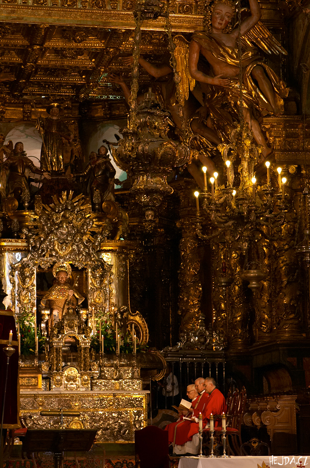 uvnitř katedrály v Santiago de Compostela