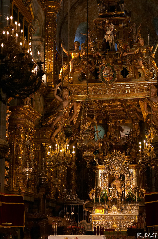 uvnitř katedrály v Santiago de Compostela