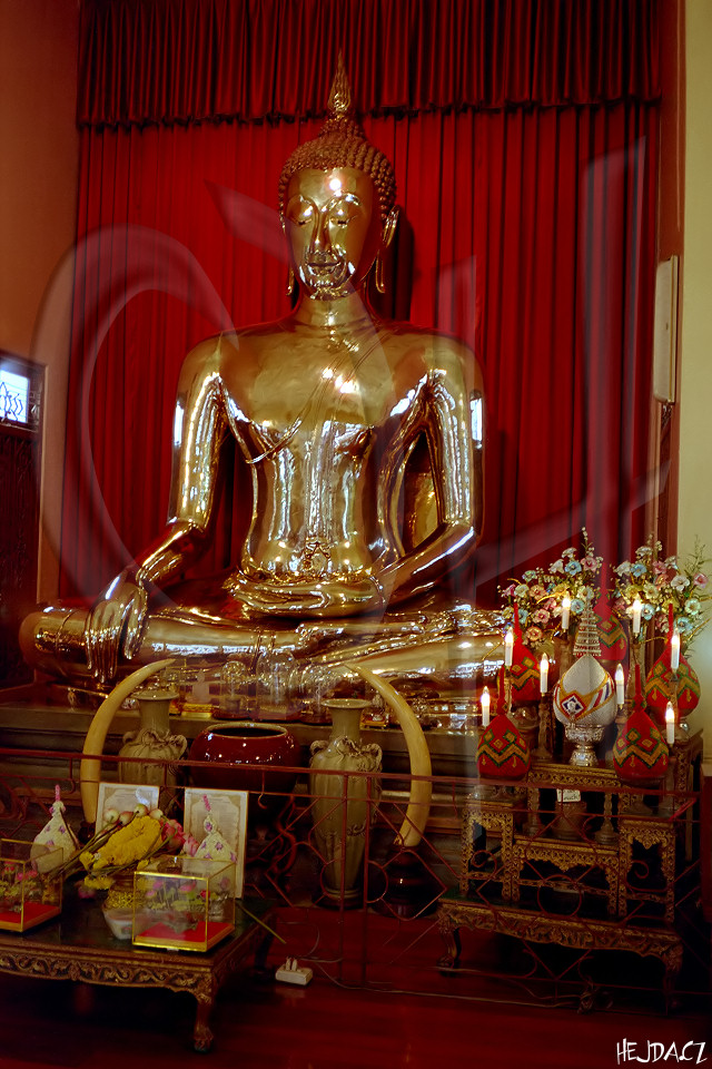 Největší zlatý Budha na světe Golden Buddha